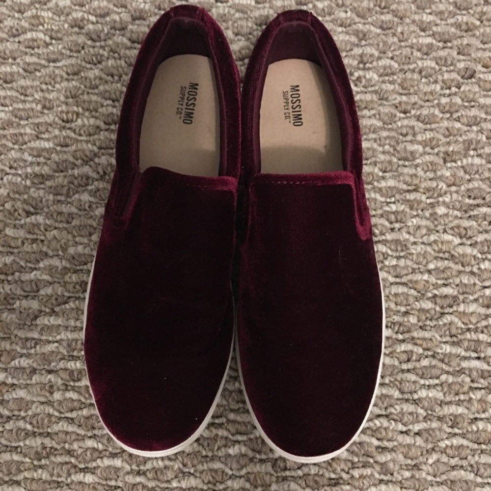 Target Maroon slip on